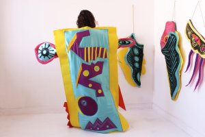 NI QUEUE NI TÊTE - Exposition de costumes-objets de Marie-Noëlle Deverre